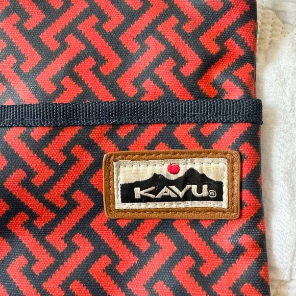 KAVU Canvas Crossbody Purse Bag Geometric Pattern Red and Navy Brown Str… - Picture 2 of 8